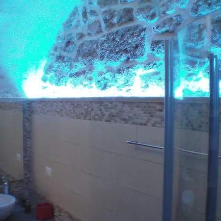 La Grotta לינה וארוחת בוקר 4*